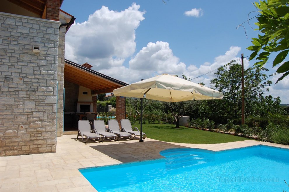 Villa Pomegrana, sleeps 10, own pool, A/C, wifi