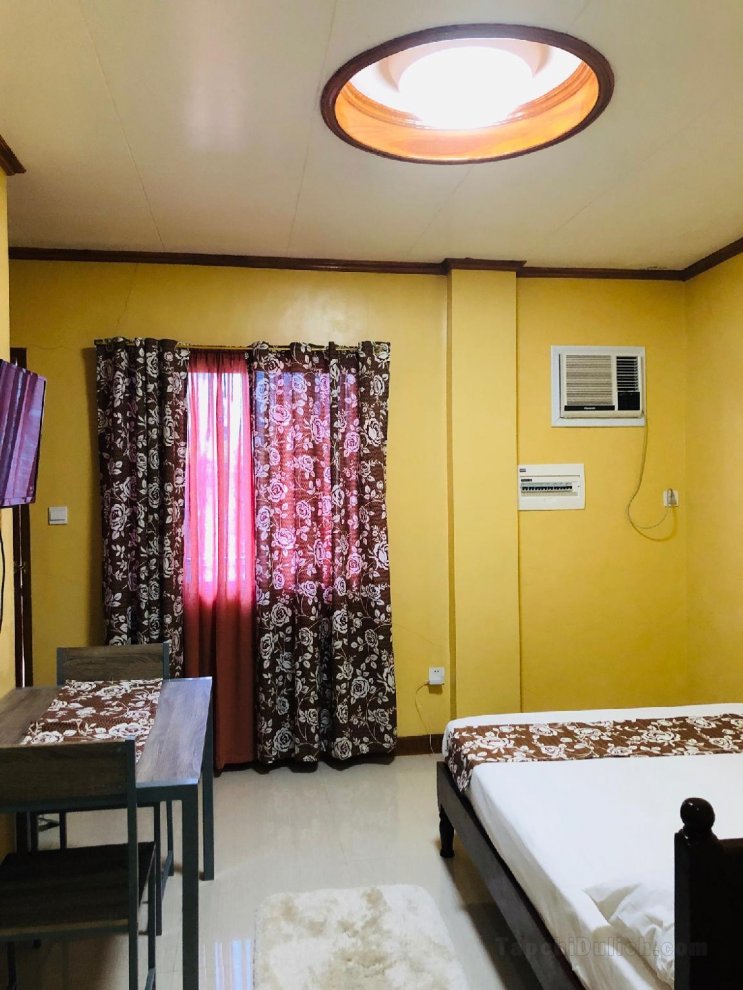 NRR room 3-clean with private bath, A/C, frontview