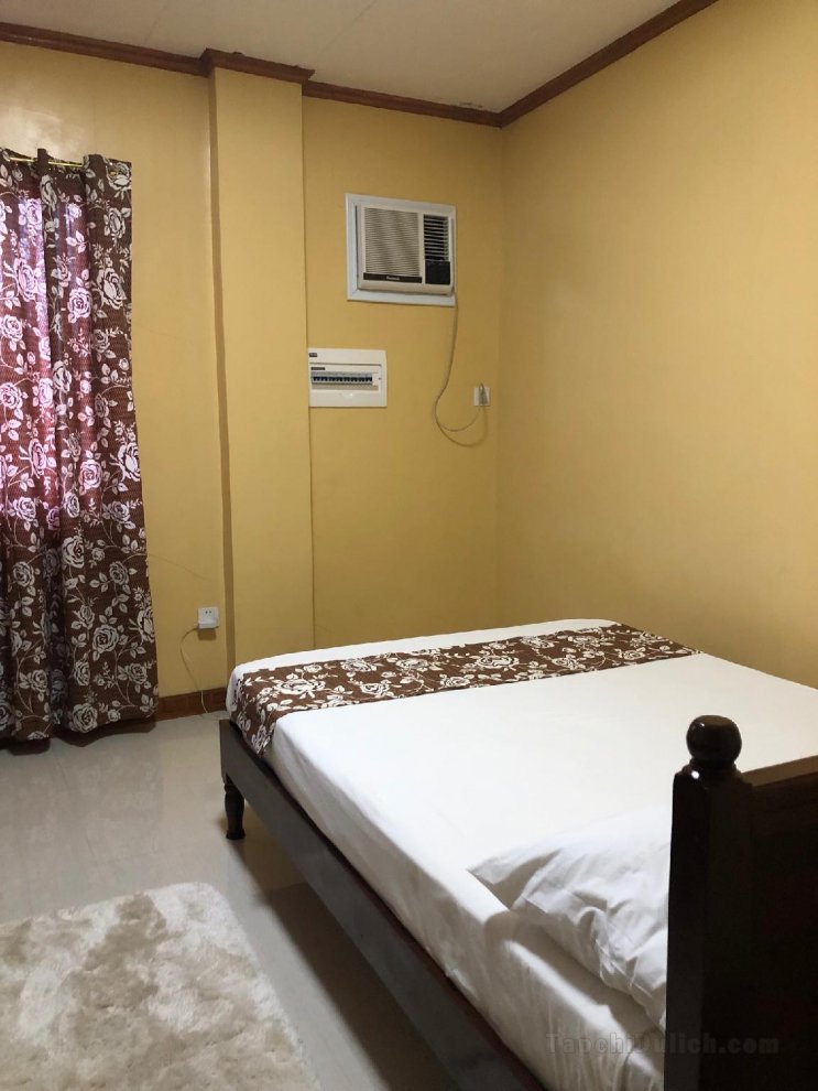 NRR room 3-clean with private bath, A/C, frontview