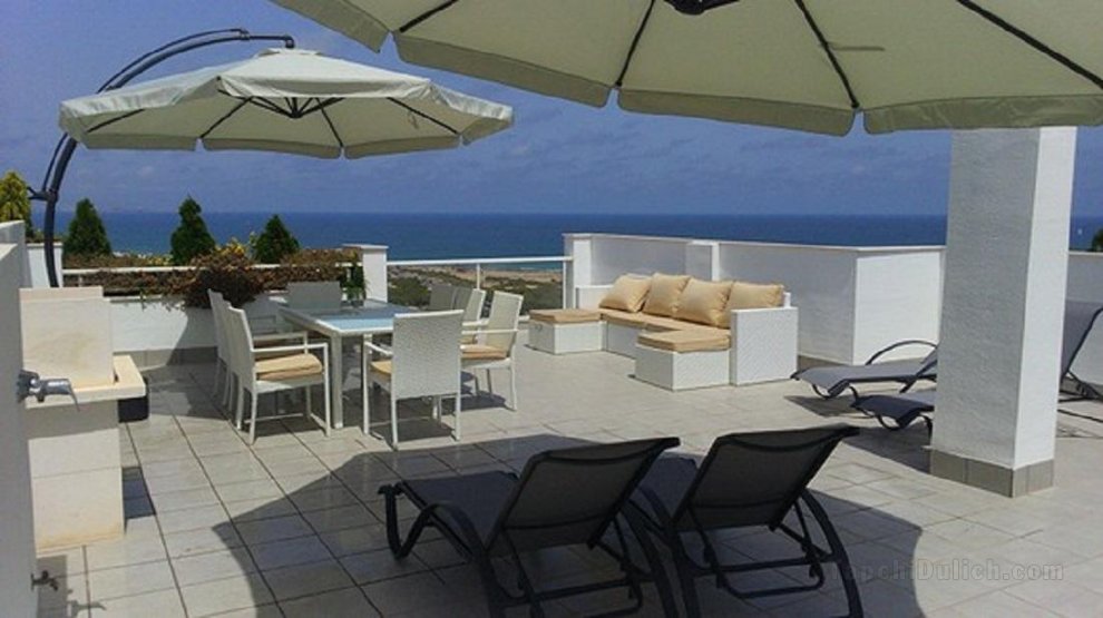Panoramic sea view, private terrace, lovely garden