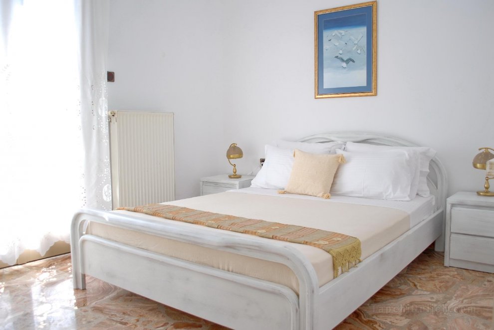 Grandma's Elegant Apartment in Naxos Town