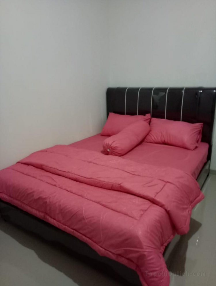 Widi Homestay- 3 Bed Room, 6-8 Pax (Free Pick Up)