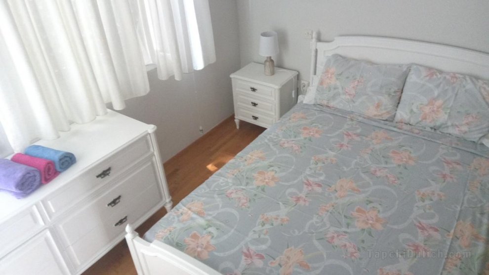 Comfortable flat, quiet and near city center