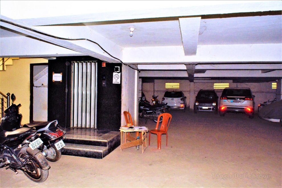 Std furnished 3 BHK Apartment Near Kashi Viswanath