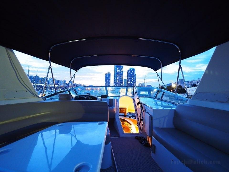 The most beautiful night in Pusan,Romantic yacht