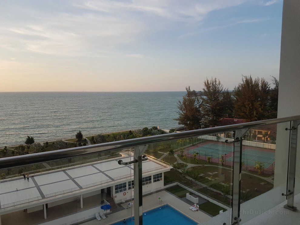 Miri Bay Resort Condo, Beach sea view(6-8 Pax)