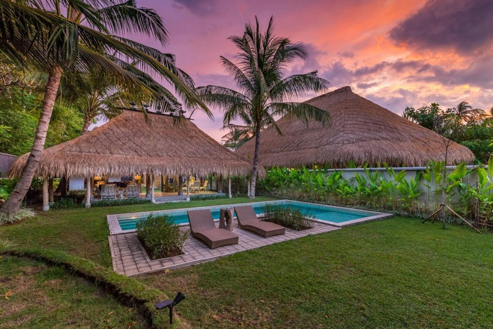 Villa Nomad - Luxury Stay at Beach Front Villa