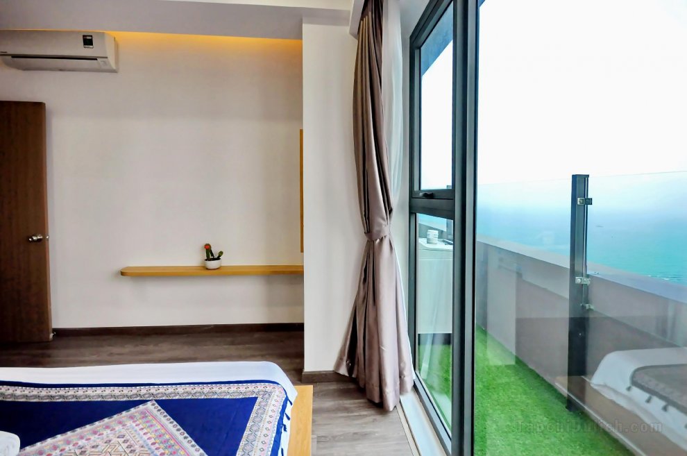 Three Bedroom Villa With Balcony Sea View