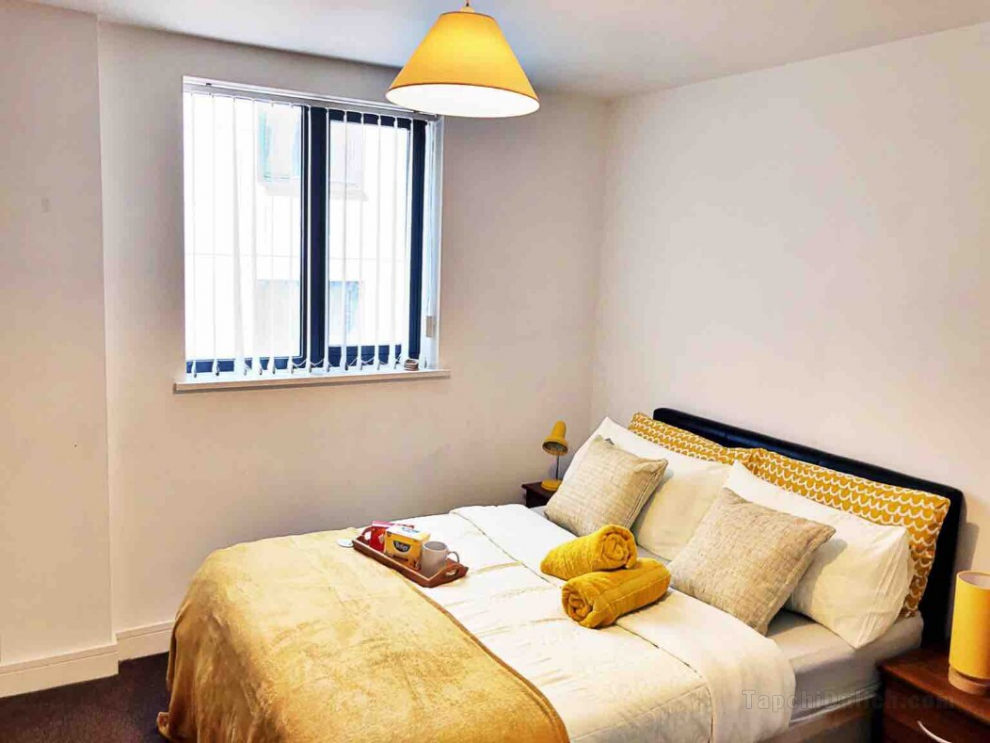 Central 2 Bed, only 40Sec to the pedestrian Zone