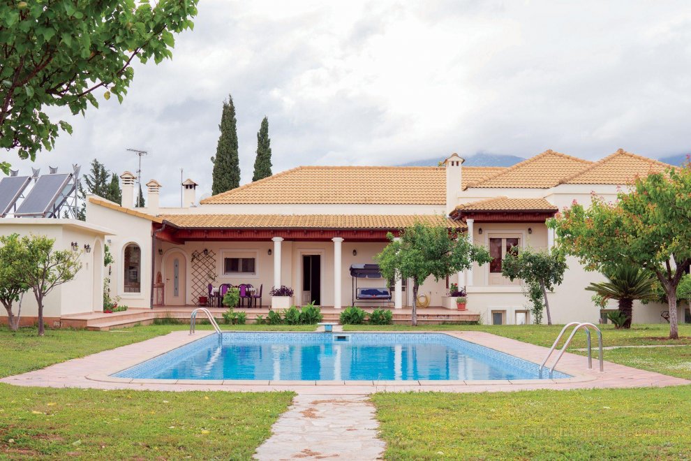Beautiful villa with private garden and pool