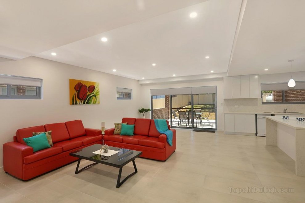 Greenacre Villa 41A - Sydney Modern 5 Bdrms