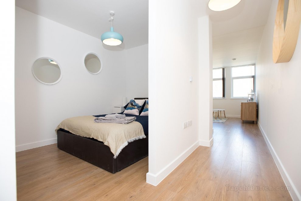 Modern 1 Bed Apartment in City Centre - 302