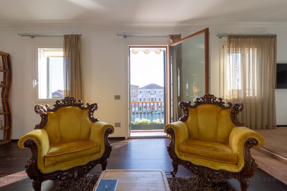AMETISTA Suite with panoramic Canal view