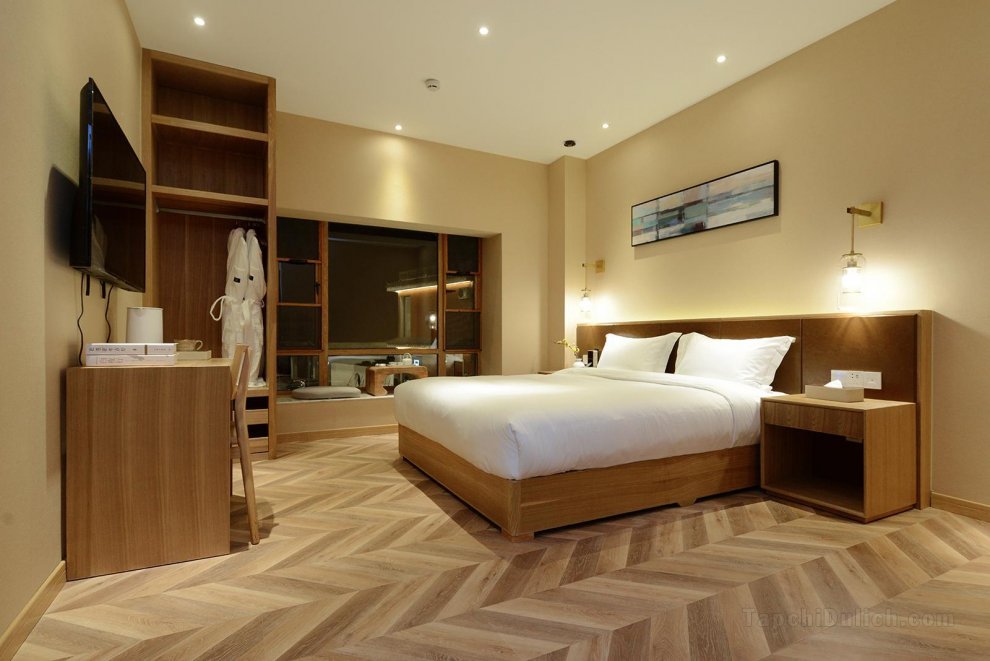Enjoy the view of the big bed room