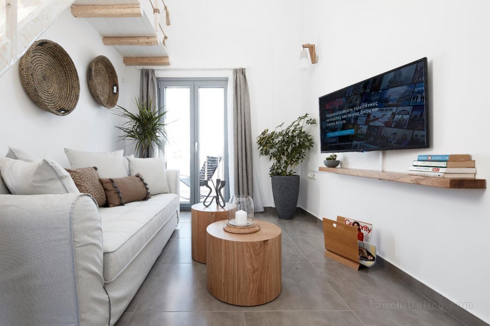 Pnoi Suites 2 Bedroom Split Level Apartment