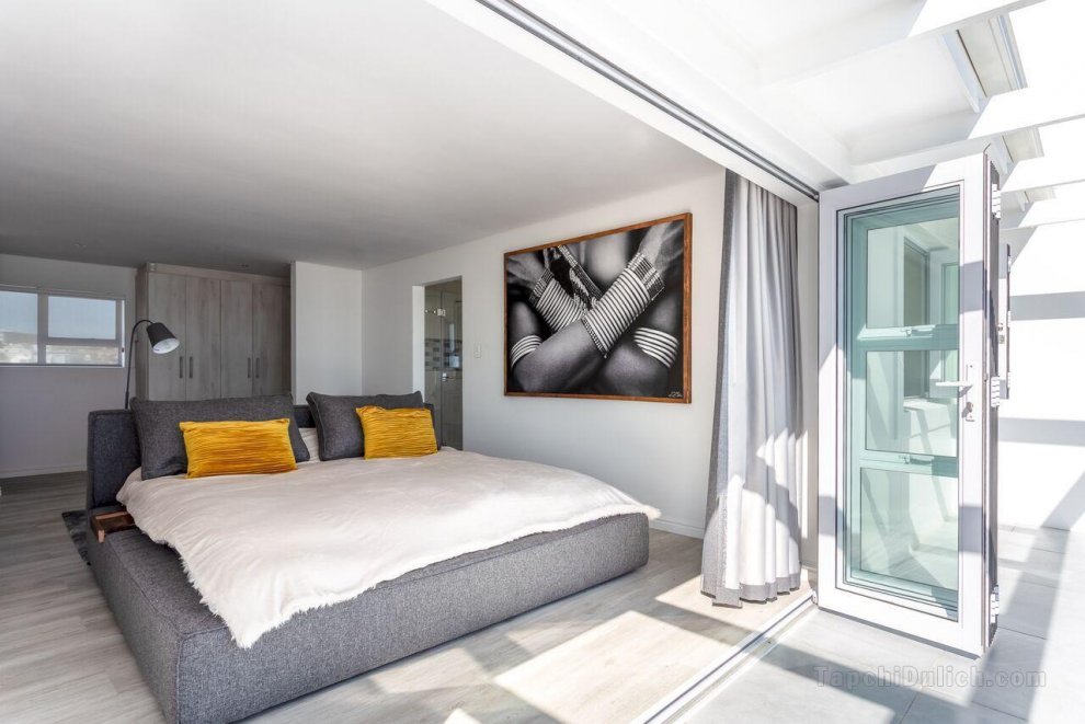 Luxurious 4 Bedrooms Swell Beach Villa