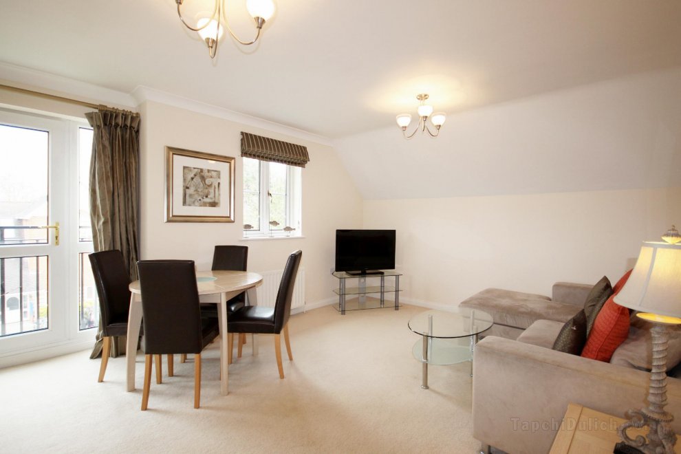 Contemporary Two bedroom Gray place Bracknell
