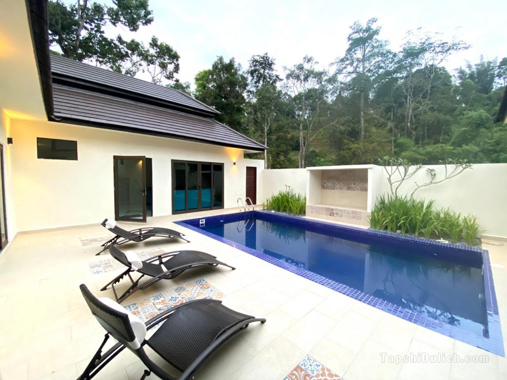 Charis Villa 1 - 3 Bed Private Pool Near River