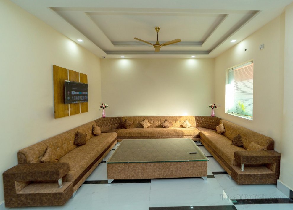 Khách sạn Chahal Residency