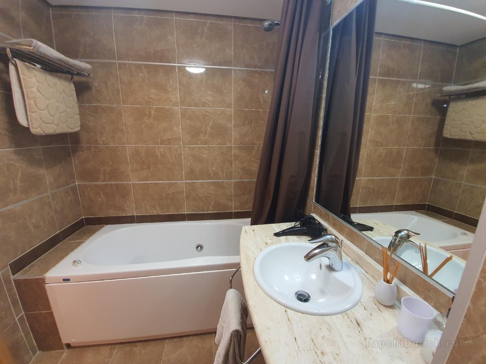 92平方米2臥室公寓 (埃斯特波納市中心) - 有2間私人浴室