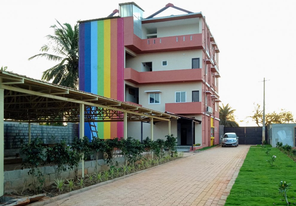 Khách sạn KristalKool Resort set in green landscape